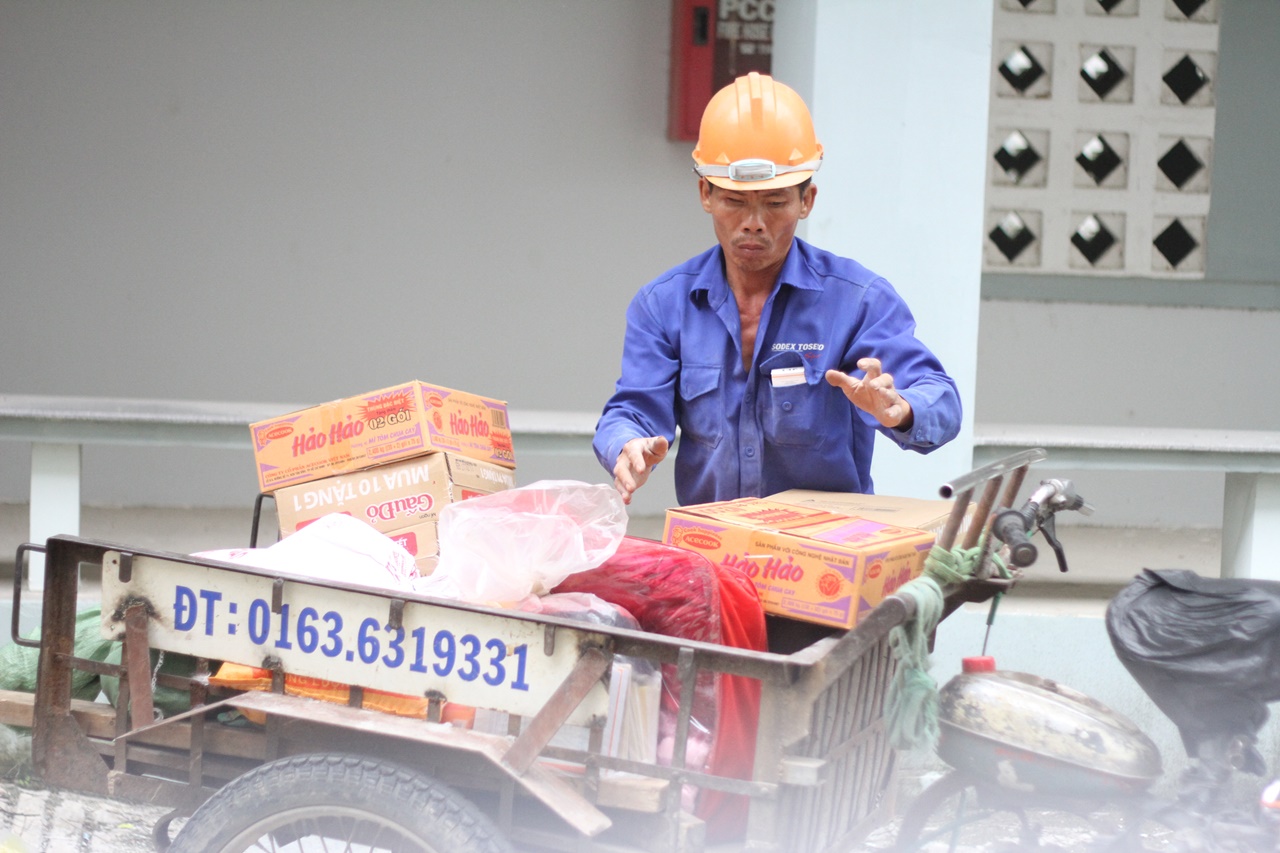 Xã hội - Cháy lớn ở Nha Trang: Người dân ở tạm trong KTX trường Cao đẳng Y tế (Hình 6).