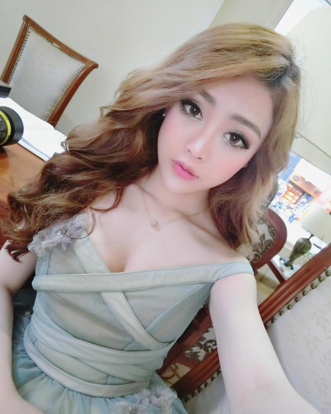 Mạng ảo - Đời thực - Lộ diện hotgirl xinh đẹp tặng mẹ 2 con heo đất trị giá 80 triệu đồng (Hình 3).