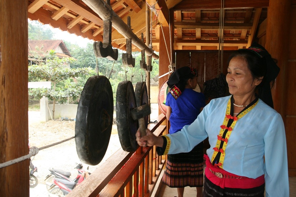 Xã hội - Độc đáo đón Tết bằng bánh chưng đen của người Thái vùng biên 