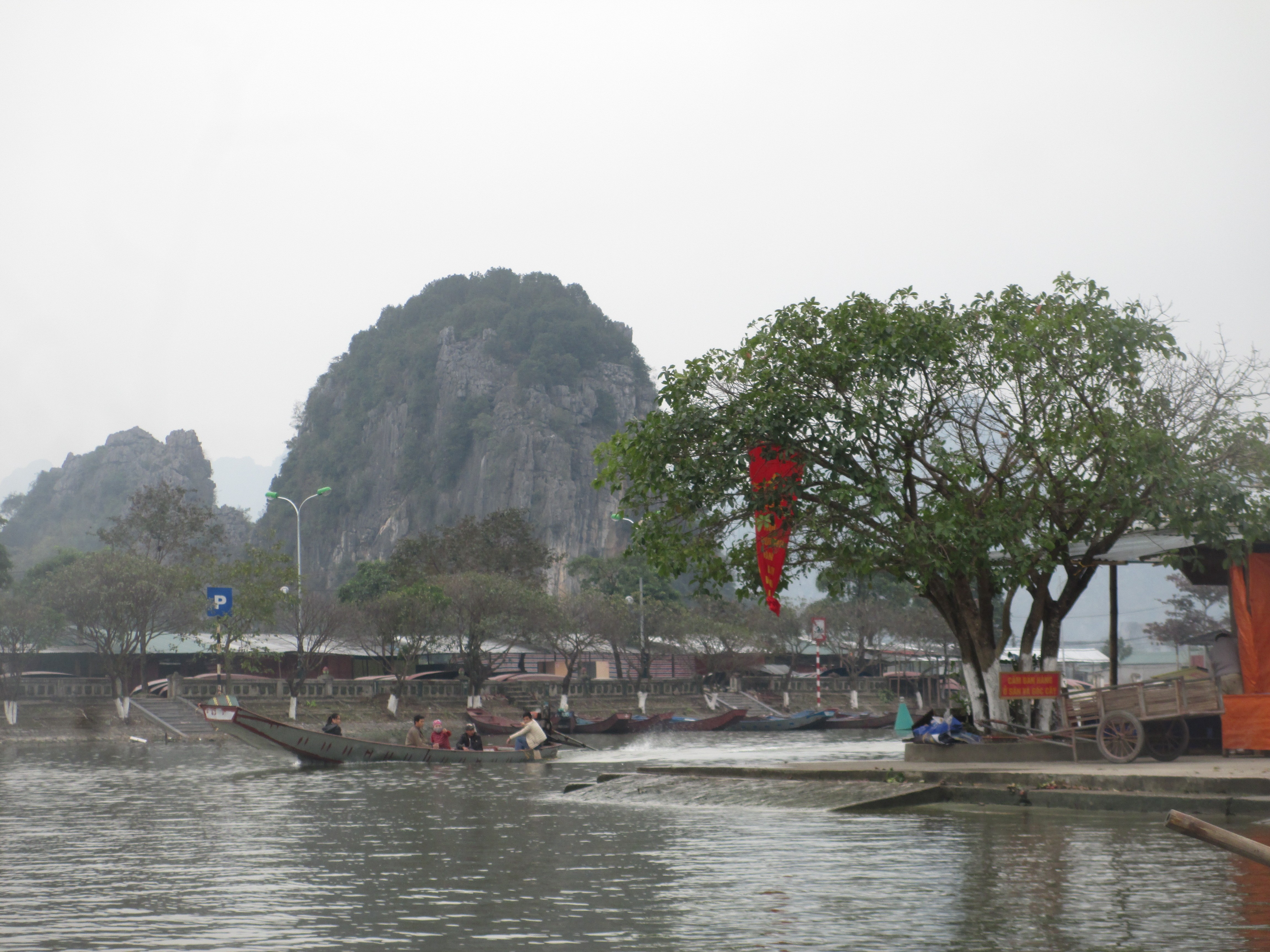 Văn hoá - Cận cảnh khu du lịch chùa Hương chuẩn bị vào mùa lễ hội (Hình 8).