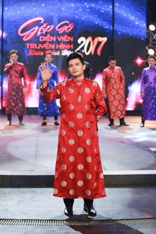 Thời trang -  Dàn 'soái ca' gây bất ngờ trong 'Gặp gỡ DV truyền hình' Tết 2017 (Hình 2).