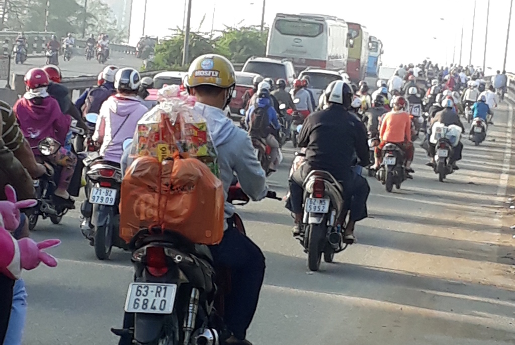 Tin nhanh - Dân miền Tây về quê đón tết, giao thông trên QL1A ùn tắc cục bộ (Hình 5).