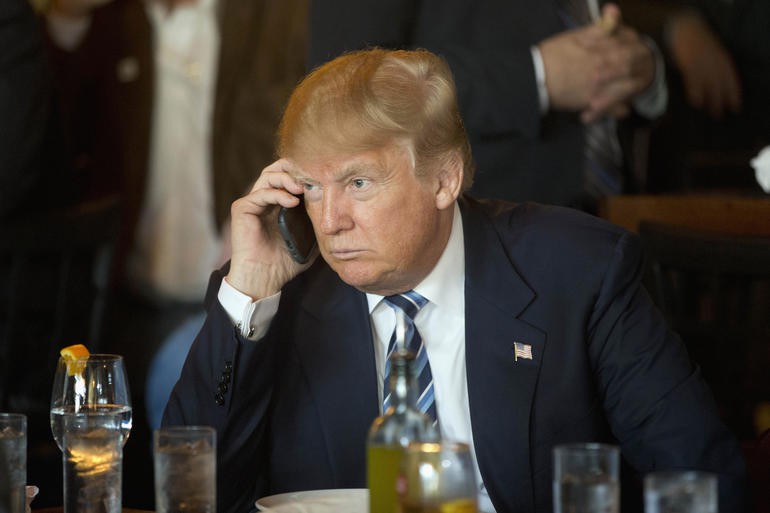 Công nghệ - Donald Trump vẫn sử dụng điện thoại Galaxy S3 cũ thiếu bảo mật