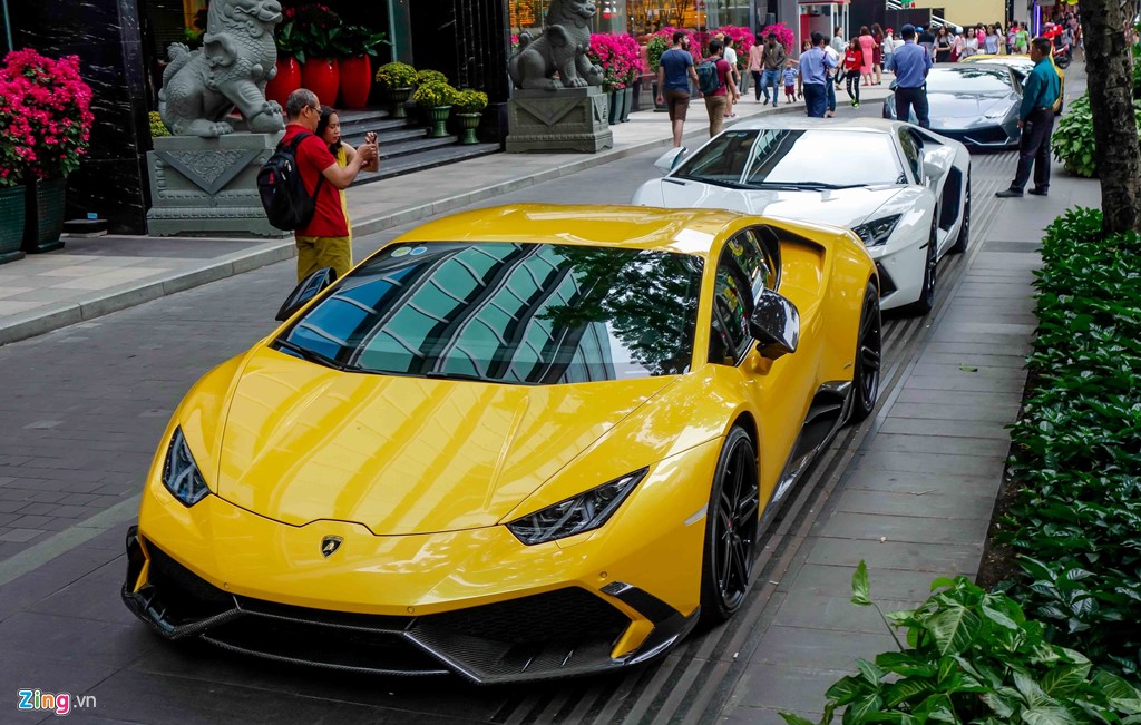 Tin tức xe - Cường Đô La và các đại gia Sài Gòn chơi Tết bằng Lamborghini