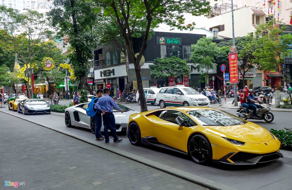 Tin tức xe - Cường Đô La và các đại gia Sài Gòn chơi Tết bằng Lamborghini (Hình 2).