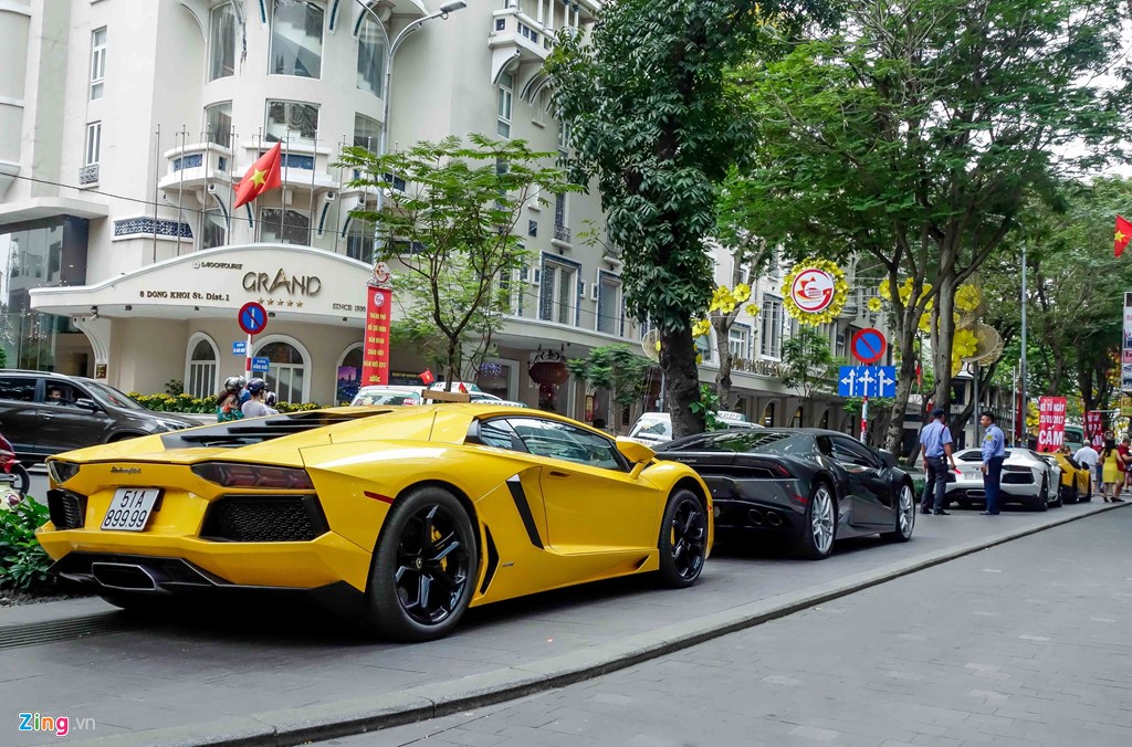 Tin tức xe - Cường Đô La và các đại gia Sài Gòn chơi Tết bằng Lamborghini (Hình 3).