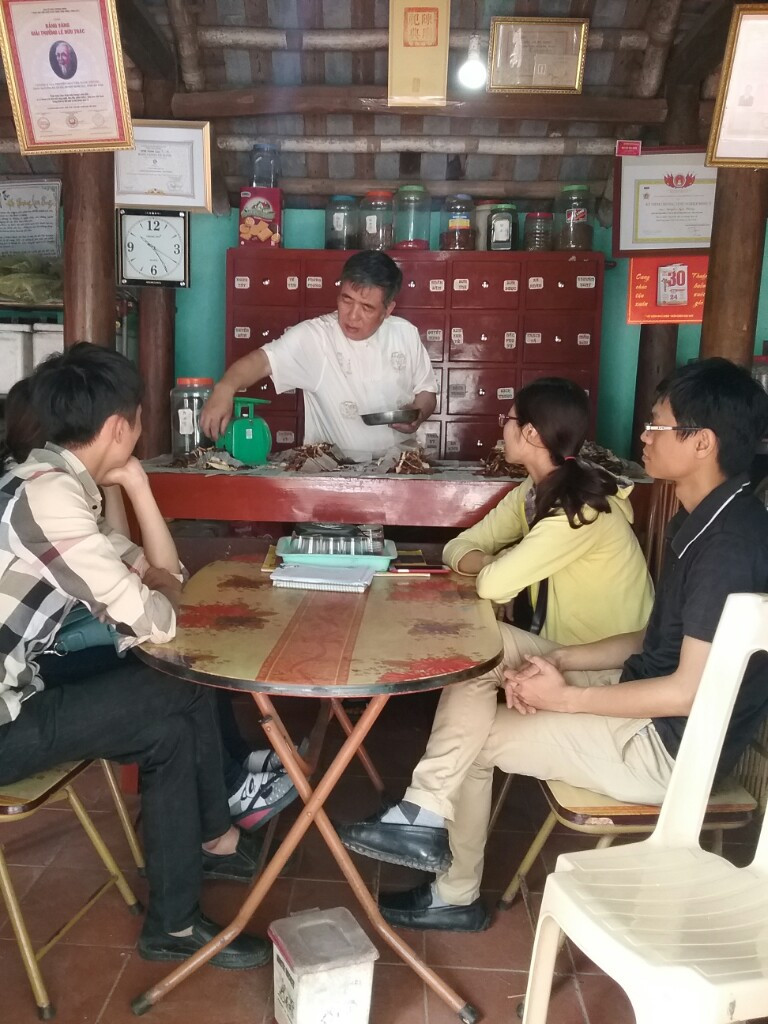 Thương hiệu - Lương y Nguyễn Ngọc Ph&ugrave;ng: 'Thần y' m&aacute;t tay chữa v&ocirc; sinh hiếm muộn