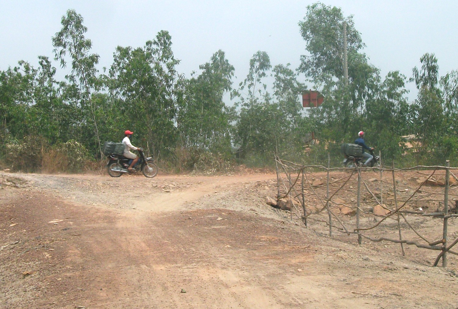 Xã hội - Theo dấu dân buôn trên những 'cung đường pháo lậu' (Hình 3).