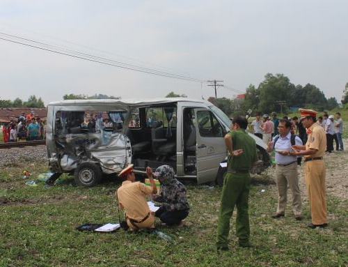 Xã hội - Đau đớn kể lại giây phút tàu đâm ô tô làm 9 người thương vong (Hình 2).