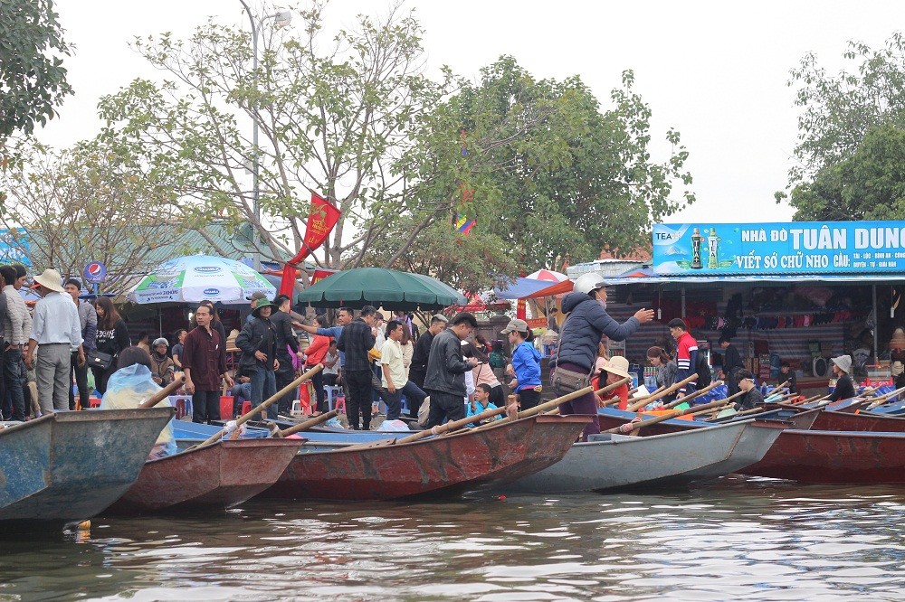 Xã hội - Trước giờ khai hội chùa Hương, vẫn còn 'cò đò', gửi xe 'chặt chém' (Hình 7).