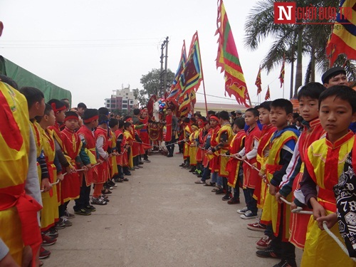 Xã hội - Hội Lim: Những cậu bé hăm hở kéo kiệu bạch mã về làng (Hình 4).