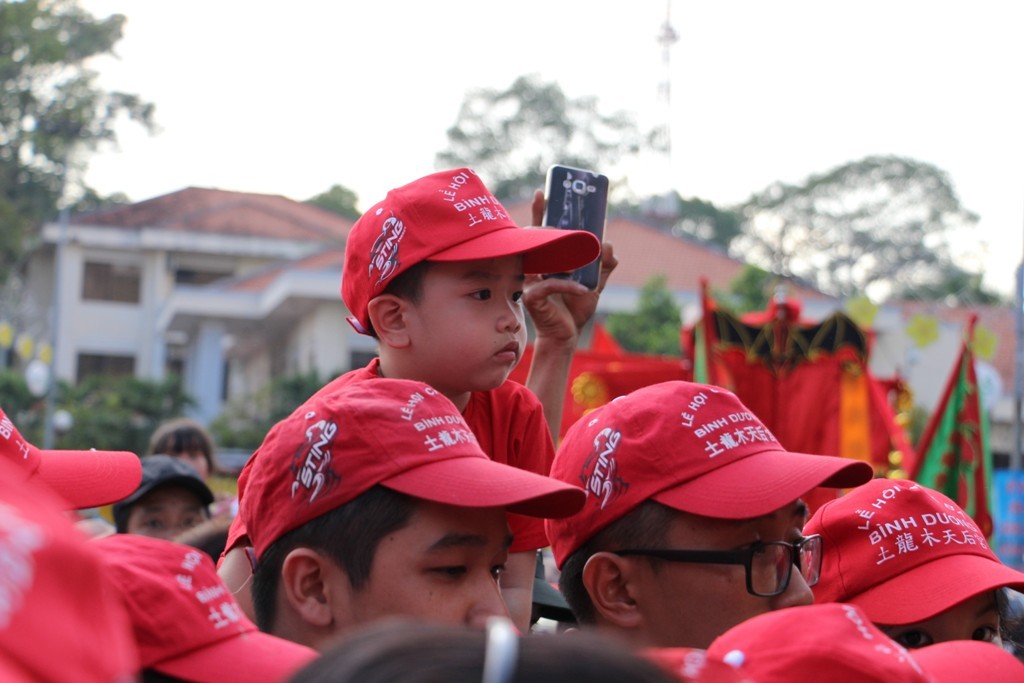 Xã hội - Hàng nghìn người đổ về Bình Dương dự lễ rước kiệu Bà Thiên Hậu (Hình 12).