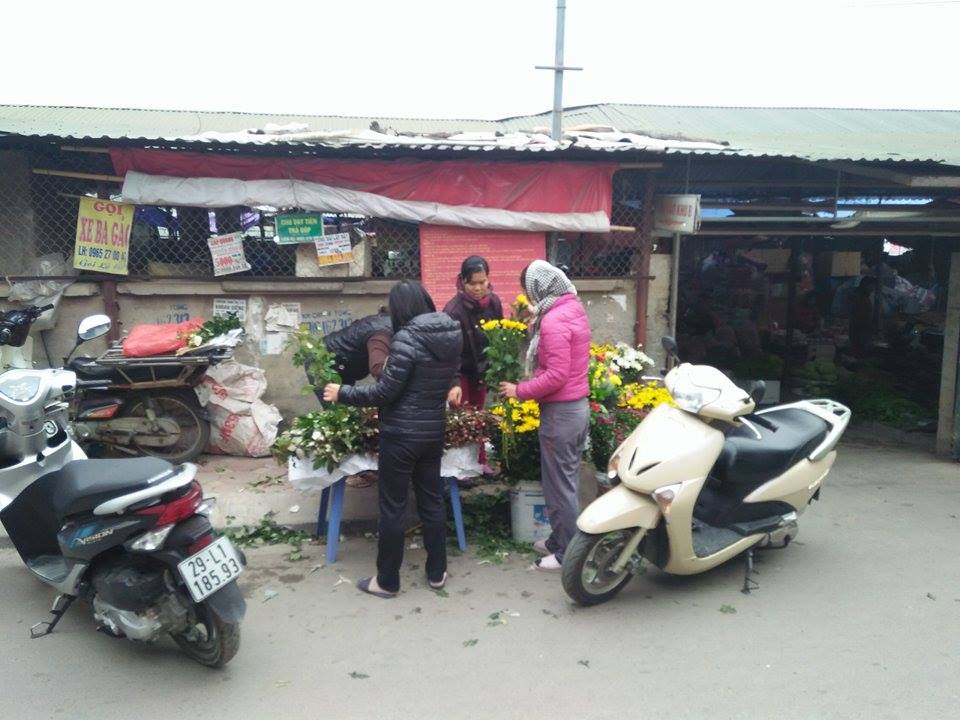 Gia đình - Cúng Rằm tháng Giêng: Chị em nhộn nhịp mua sắm đồ lễ (Hình 5).