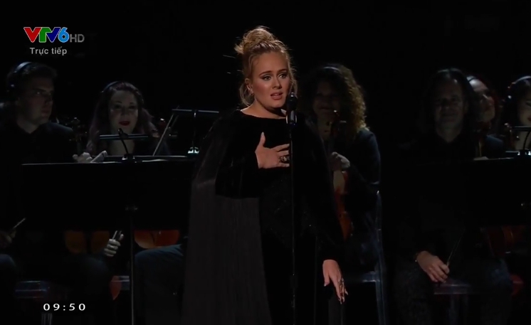 Âm nhạc - Clip: Khoảnh khắc Adele mất bình tĩnh, hát sai lời tại Grammy 2017
