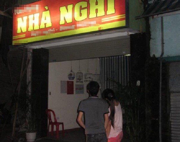 Tư vấn - Gã trai vờ đau bụng đưa bạn gái vào nhà nghỉ lừa tình, trộm tài sản