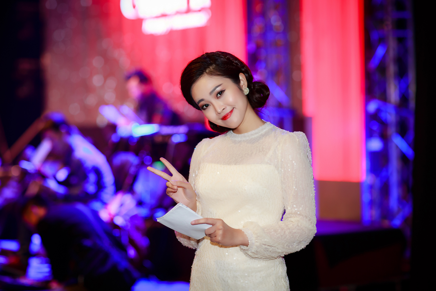 TV Show - Xuất hiện trong chương trình mới, MC Thùy Linh ngày càng xinh đẹp  (Hình 8).