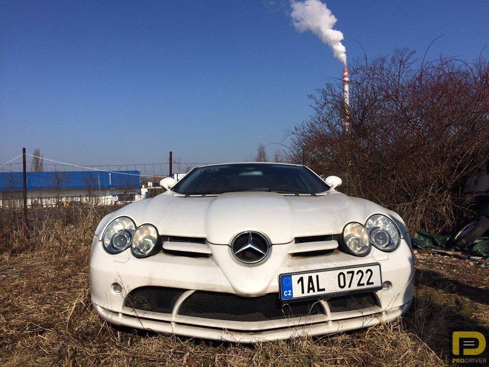 Tin tức xe - 'Xót xa' siêu xe Mercedes-Benz SLR McLaren 'đội mưa nắng' (Hình 3).