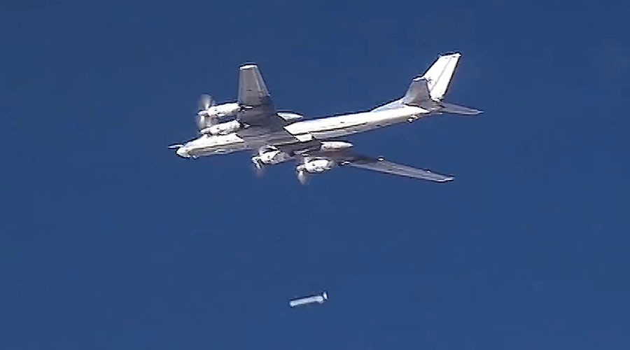 Quân sự - Máy bay Tu-95 Nga phóng tên lửa hành trình diệt IS ở Raqqa, Syria