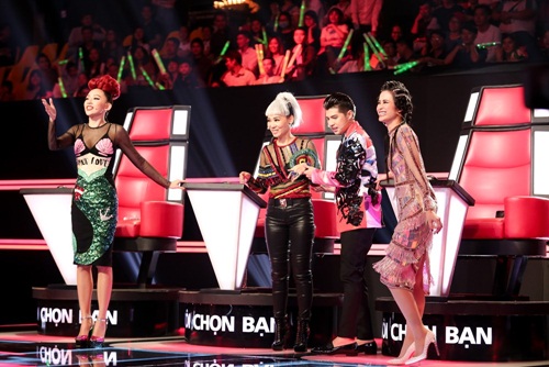 TV Show - The Voice 2017: Xuất hiện 'hot girl' làm 'bùng nổ' sân khấu (Hình 2).