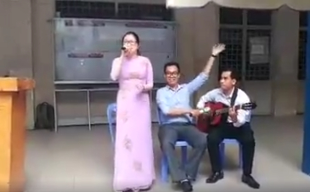 Dậy sóng mạng - Clip: Cô giáo cấp 2 cover hit 'Lạc trôi' của Sơn Tùng M-TP cực chất