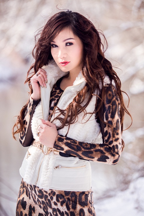 Thời trang - Nữ ca sĩ Kavie Trần gợi ý mix đồ phong cách ngày giao mùa (Hình 2).