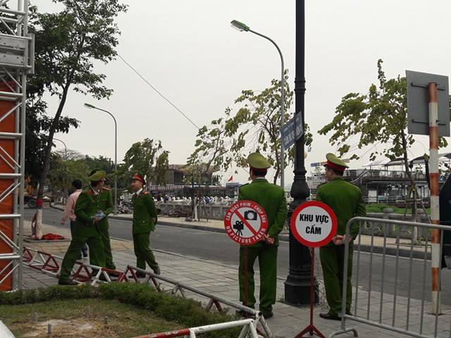 Xã hội - Hà Nội cưỡng chế, di dời du thuyền trên hồ Tây (Hình 9).