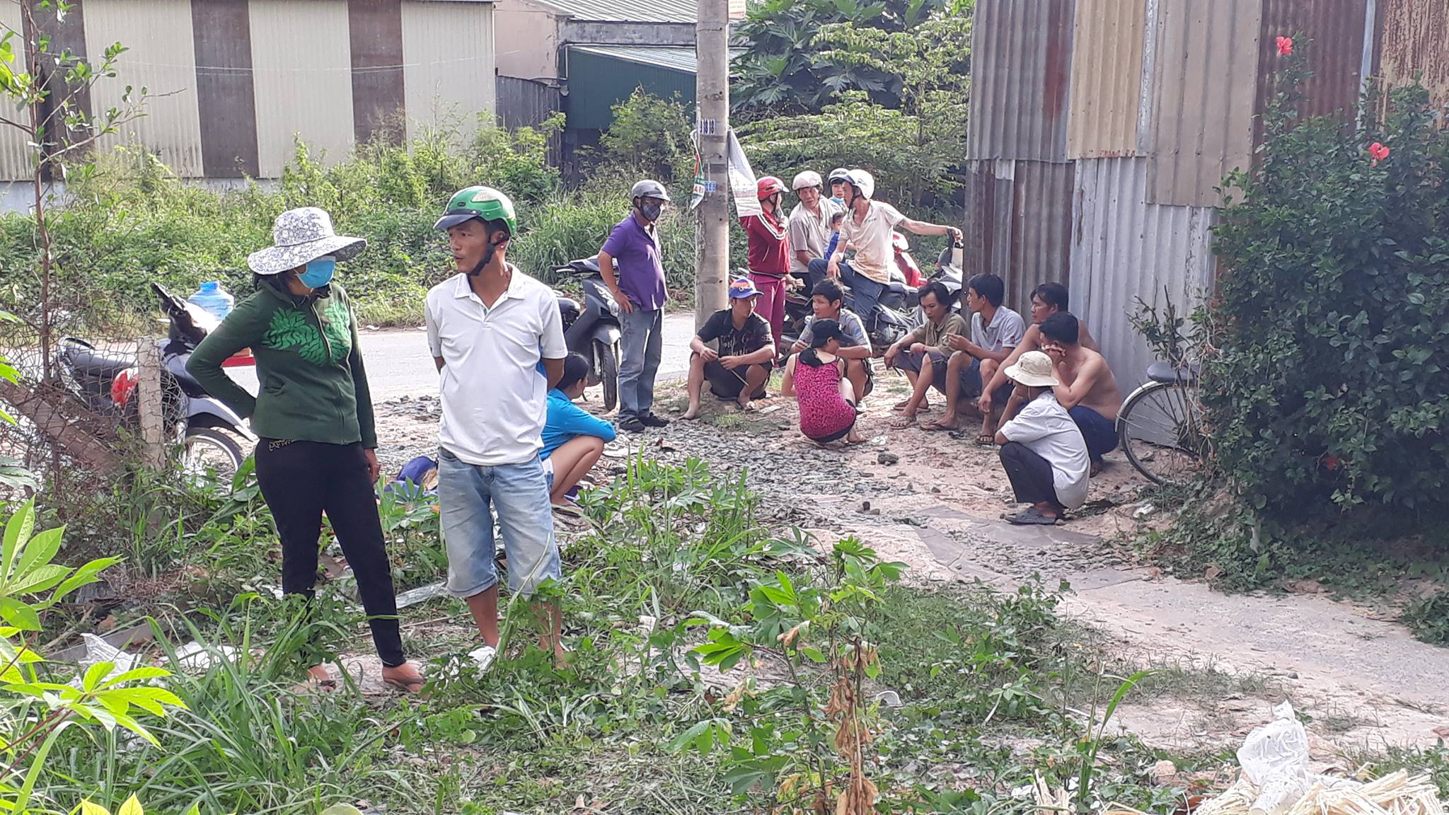 Tin nhanh - Đồng Nai: Chạy xe máy qua đường ray, 2 anh em bị tàu hỏa đâm tử vong