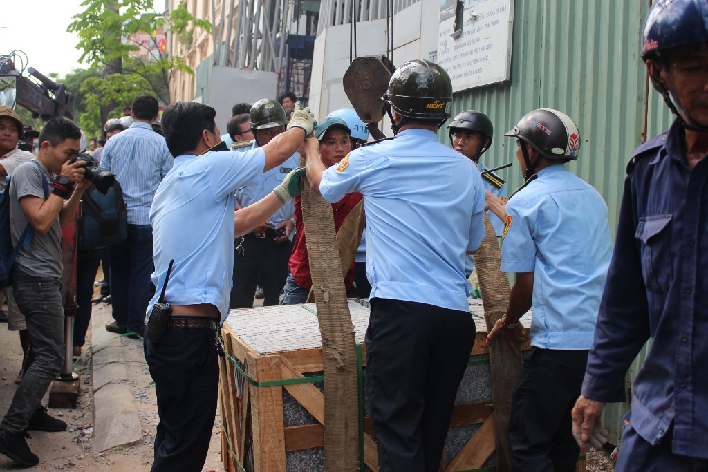 Xã hội - Ông Đoàn Ngọc Hải tiếp tục chỉ đạo tháo dỡ công trình chiếm vỉa hè (Hình 6).