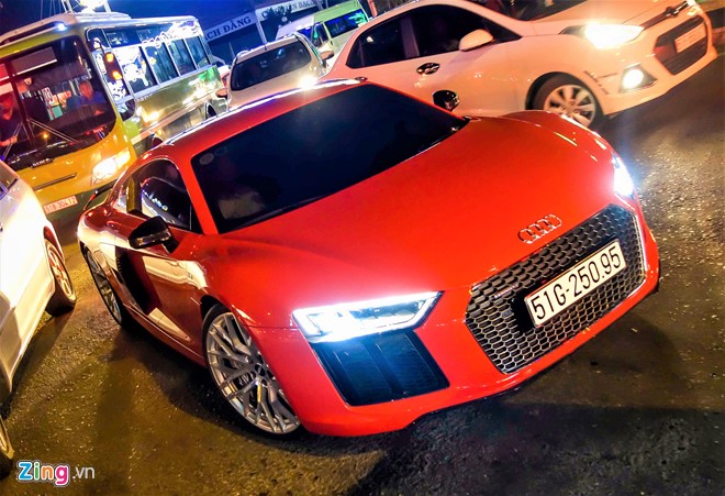 Thị trường - Đông Nhi - Ông Cao Thắng lái siêu xe Audi R8 13 tỷ dạo phố (Hình 2).