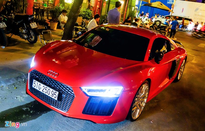 Thị trường - Đông Nhi - Ông Cao Thắng lái siêu xe Audi R8 13 tỷ dạo phố (Hình 4).