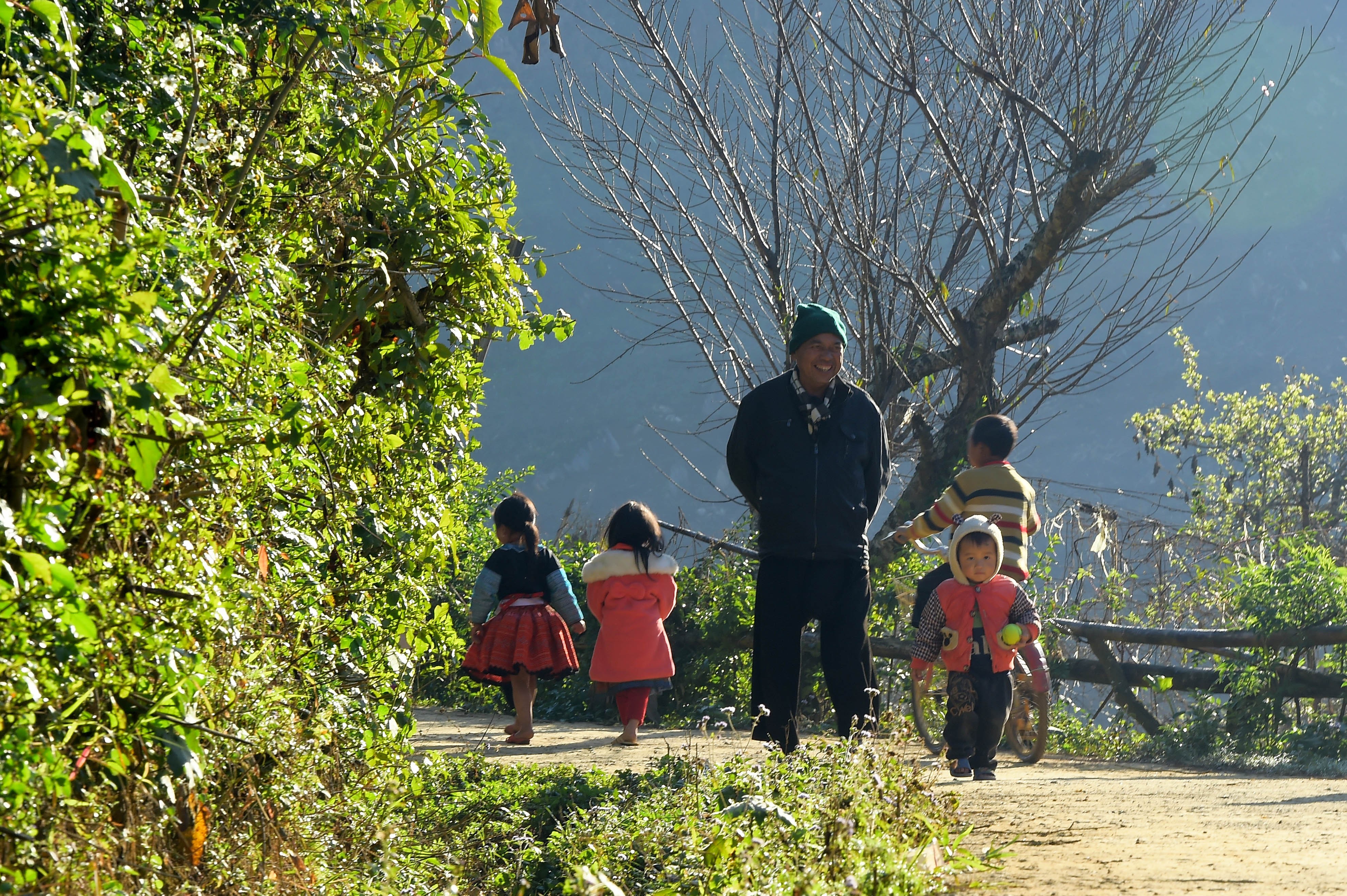 X&atilde; hội - Đẹp nao l&ograve;ng sắc xu&acirc;n nơi n&uacute;i rừng T&acirc;y Bắc (H&igrave;nh 20).