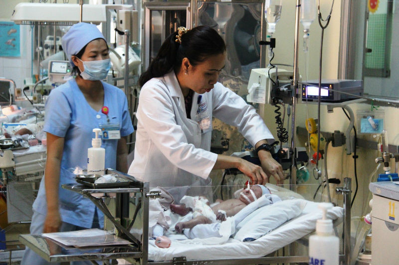 X&atilde; hội - Cấp cứu kịp thời cho b&eacute; sơ sinh bị bệnh bướu m&aacute;u