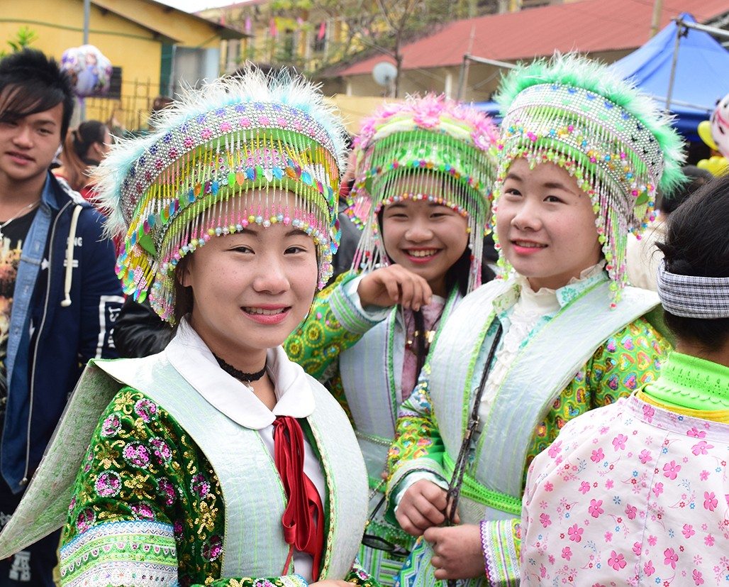 Dậy sóng mạng - Mê mẩn với nhan sắc của các ‘hoa khôi’ H’mông đi trảy hội (Hình 4).