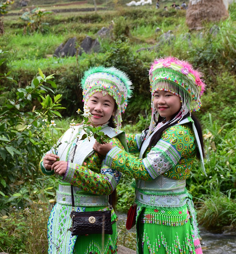 Dậy sóng mạng - Mê mẩn với nhan sắc của các ‘hoa khôi’ H’mông đi trảy hội (Hình 6).