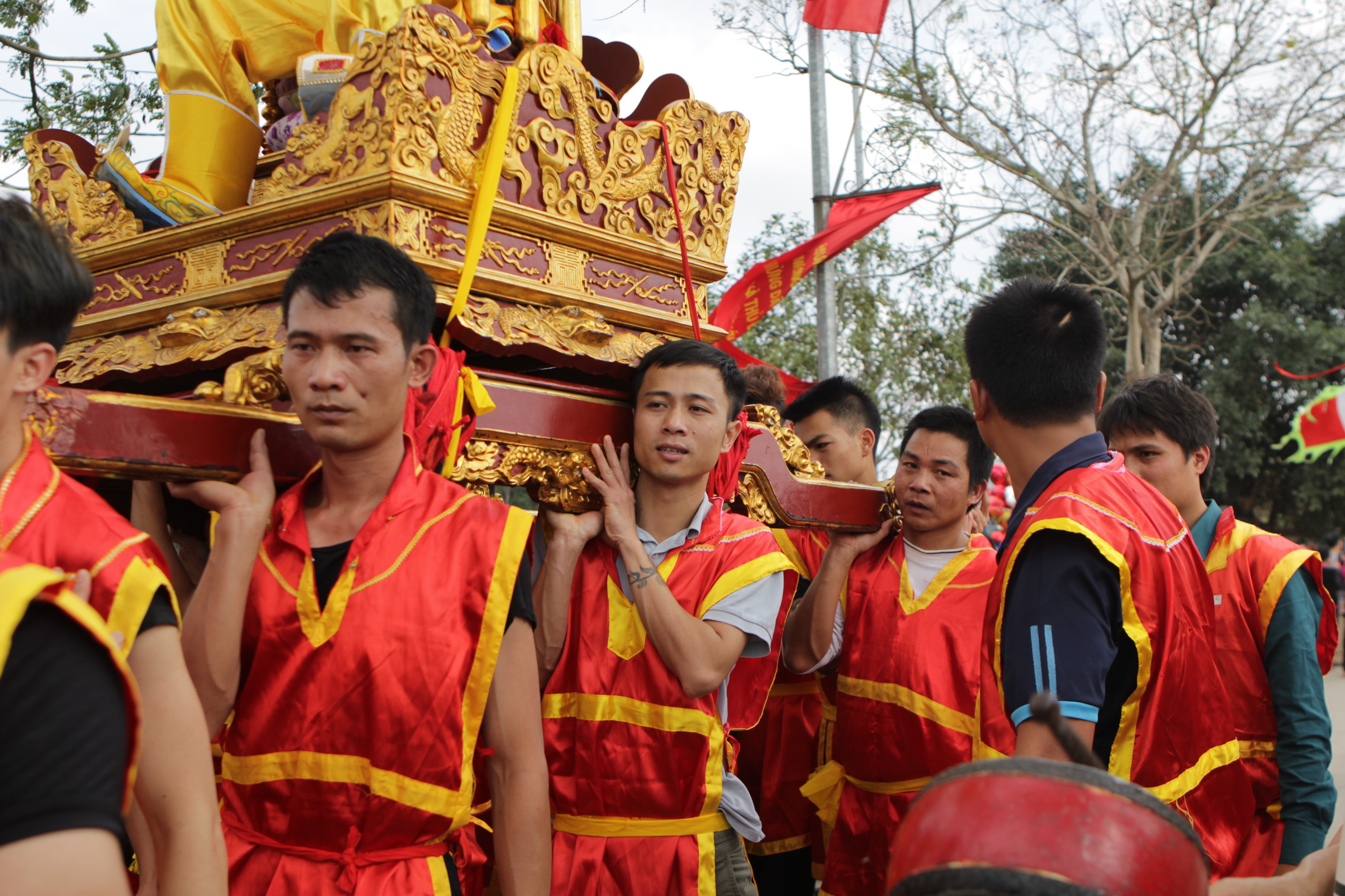 Xã hội - Độc đáo lễ hội rước 'vua sống' tại Hà Nội (Hình 11).