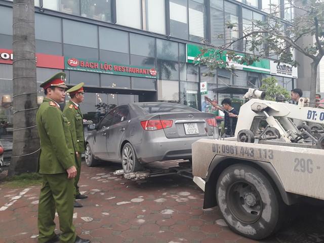 Xã hội - Dẹp loạn vỉa hè ở Hà Nội: 'Dẹp ngoài đường, trong nhà lại loạn' (Hình 2).