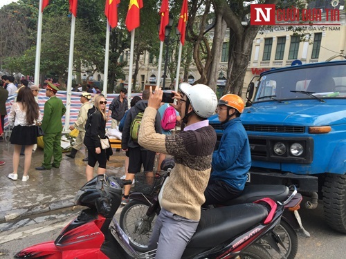 Xã hội - Lễ hội hoa Anh đào 2017: 'Nóng' ngay khi còn 'quây bạt' (Hình 9).