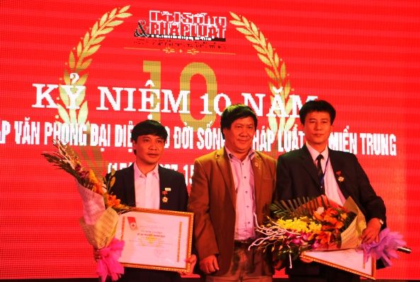 Tin nhanh - Lễ kỷ niệm 10 năm thành lập Văn phòng miền Trung báo ĐS&PL (Hình 7).