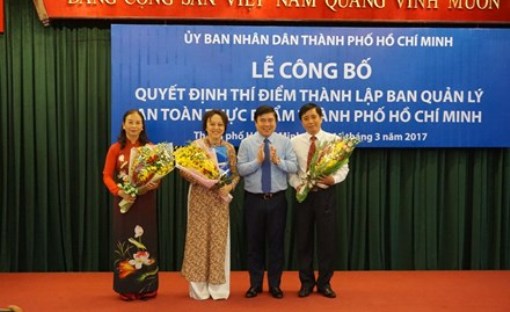 Tin nhanh - TP.HCM: 'Chống' và 'xây' để chặn thực phẩm bẩn vào thành phố