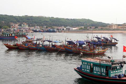 Tin nhanh - Nỗ lực tìm kiếm 3 người mất tích trong vụ chìm tàu cá tại Hải Phòng