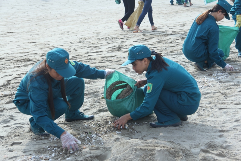 Cuộc sống xanh - Hàng nghìn đoàn viên vệ sinh biển Xuân Thành sau sự cố môi trường (Hình 7).