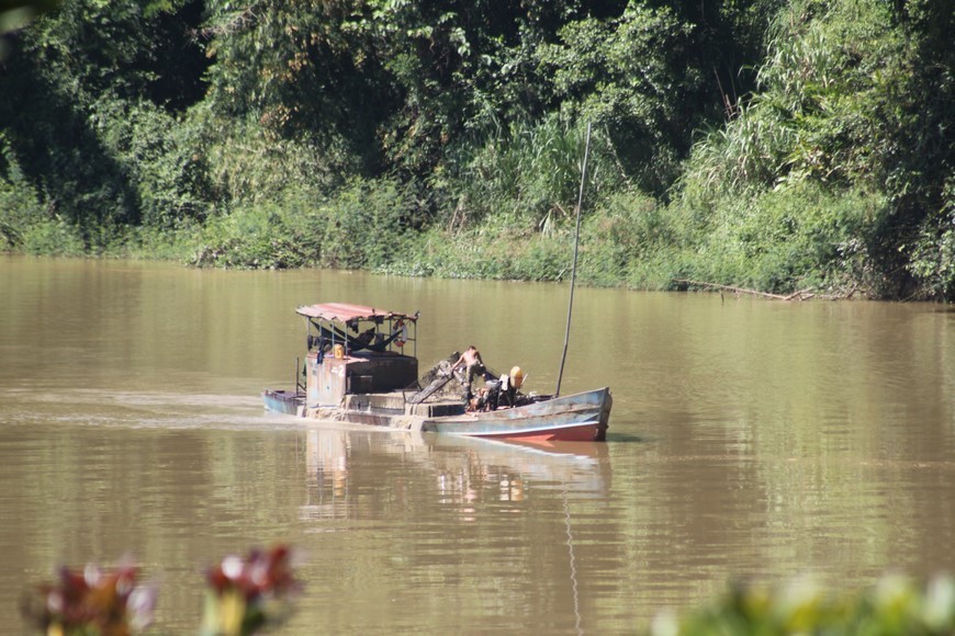 Xã hội - Sạt lở đất do khai thác cát ồ ạt ở thượng nguồn sông Đồng Nai (Hình 8).