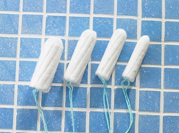 Các bệnh - Vì sao phụ nữ dùng tampon dễ gặp phải hội chứng sốc nhiễm độc? 