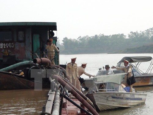 Chính trị - Phó Thủ tướng yêu cầu xử lý ‘cát tặc’, trấn áp ‘xã hội đen’