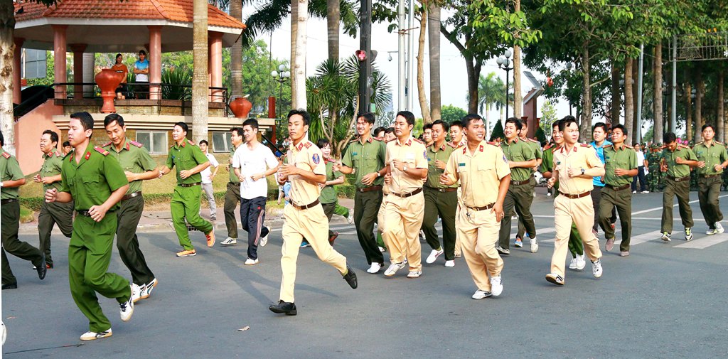 Tin nhanh - Trên 2.000 người tham gia ‘Ngày chạy Olympic – Vì sức khỏe toàn dân’ (Hình 2).