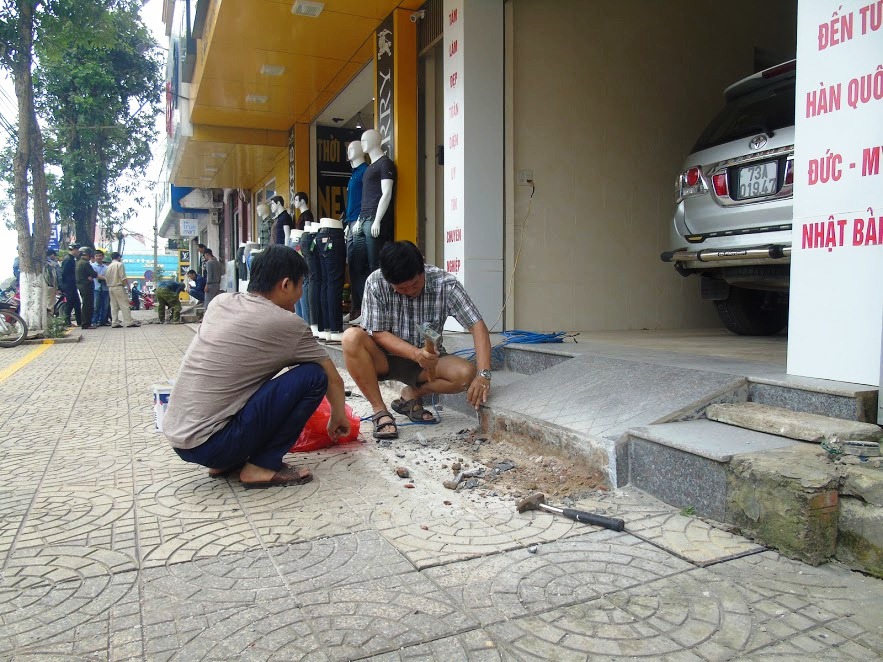 Xã hội - Quảng Bình quyết tâm giành lại vỉa hè cho người đi bộ (Hình 2).