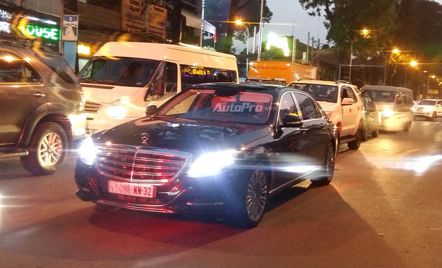 Tin tức xe - Bắt gặp Mercedes-Maybach S600 màu đá ruby đeo biển NN tại Sài thành