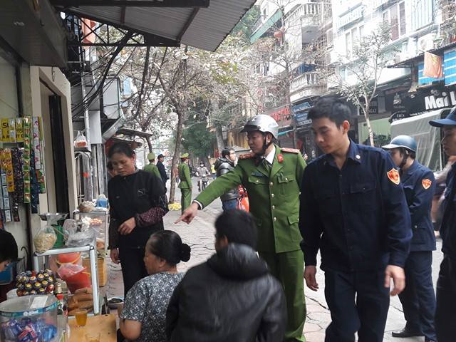 Xã hội - Hà Nội: Công an phường và chuyện ‘dẹp loạn’ vỉa hè bằng 'tình và lý’ (Hình 5).