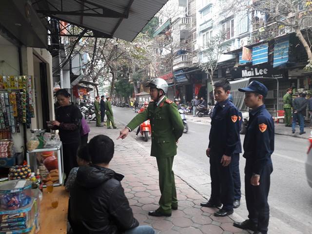 Xã hội - Hà Nội: Công an phường và chuyện ‘dẹp loạn’ vỉa hè bằng 'tình và lý’ (Hình 7).