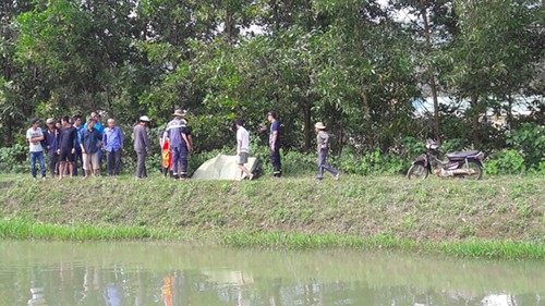 Tin nhanh - Nhậu về lúc đêm khuya, một người rơi xuống kênh nước tử vong